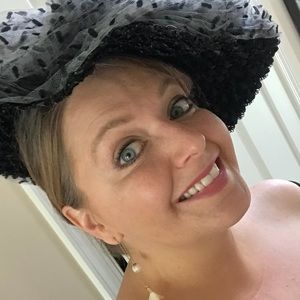 Meet your Posher, Courtni